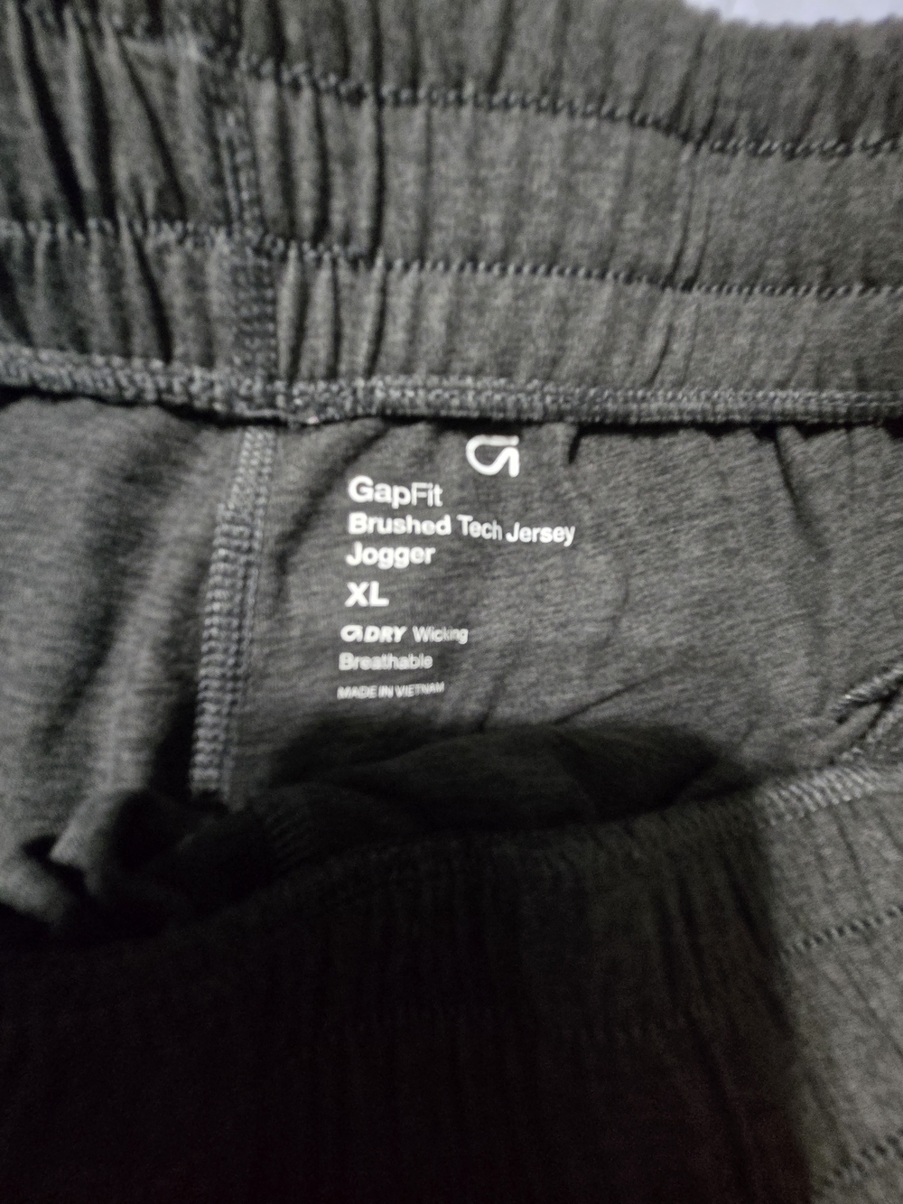 GapFit Brushed Tech Jersey Jogger in Dark Gray/black XL